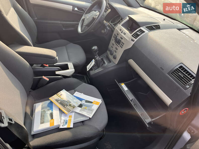 Минивэн Opel Zafira 2008 в Запорожье