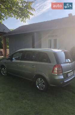 Минивэн Opel Zafira 2008 в 