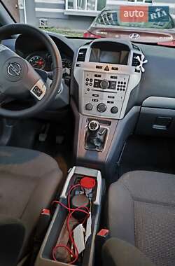 Минивэн Opel Zafira 2009 в 