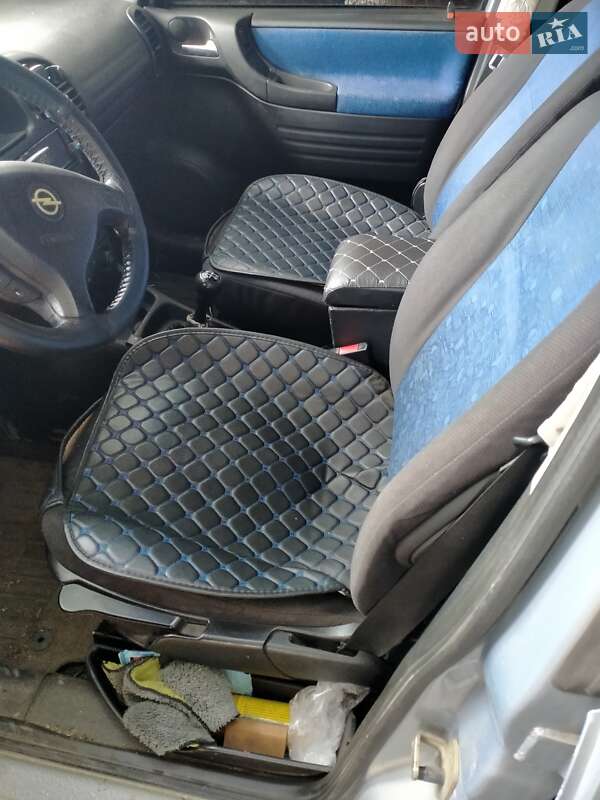 Минивэн Opel Zafira 1999 в Лозовой