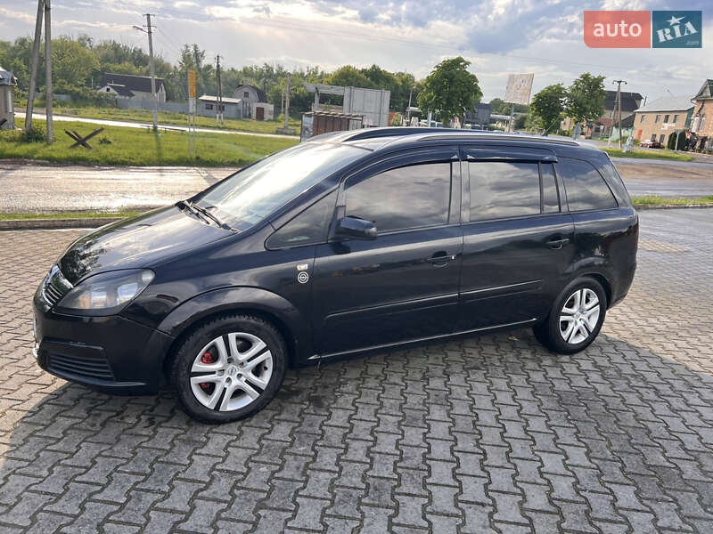 Минивэн Opel Zafira 2006 в Хотине