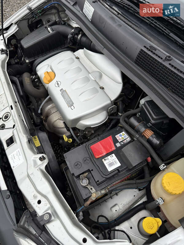 Минивэн Opel Zafira 2001 в Луцке