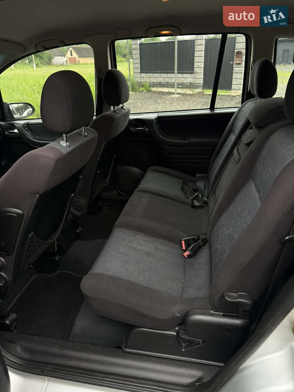Минивэн Opel Zafira 2001 в Луцке