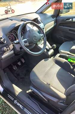 Минивэн Opel Zafira 2009 в 