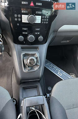 Мінівен Opel Zafira 2011 в 