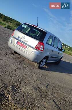 Минивэн Opel Zafira 2010 в 