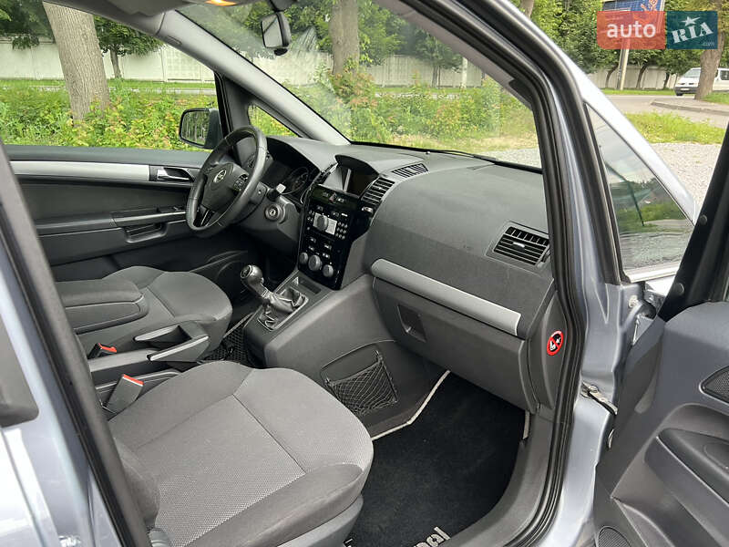 Минивэн Opel Zafira 2011 в Виннице