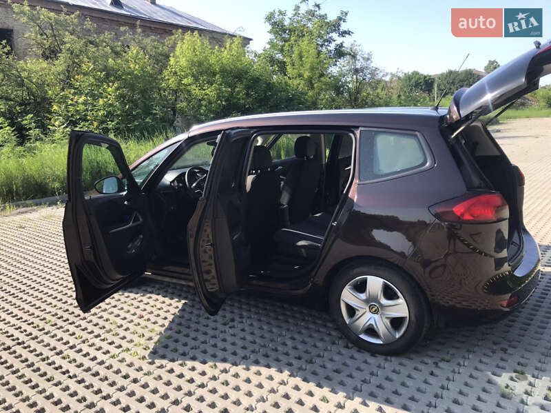 Opel Zafira 2015