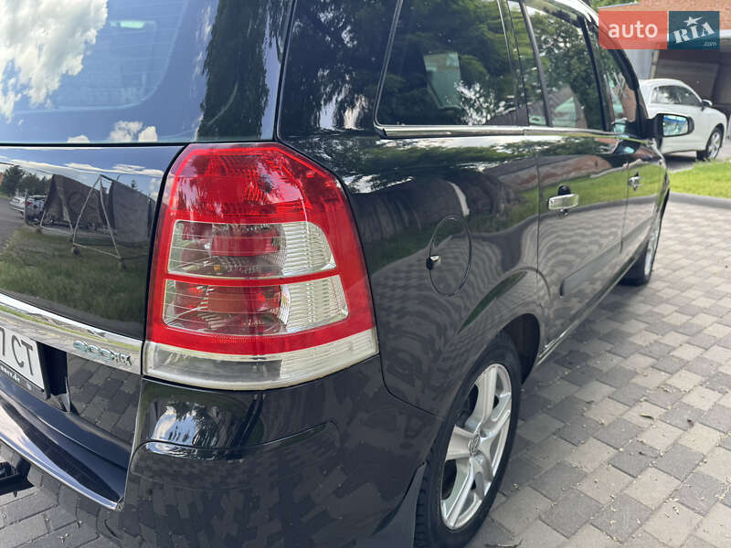 Мінівен Opel Zafira 2009 в Лубнах