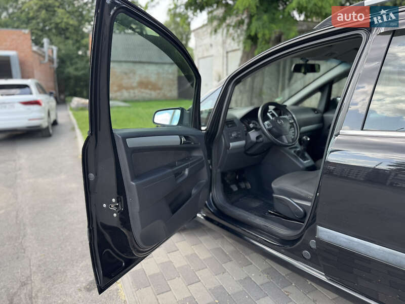 Мінівен Opel Zafira 2009 в Лубнах