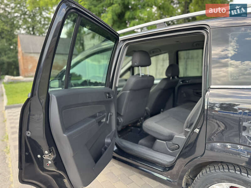 Мінівен Opel Zafira 2009 в Лубнах
