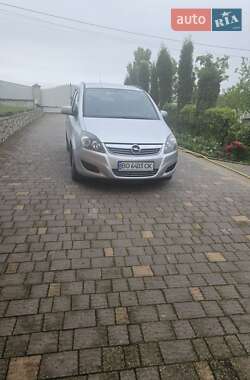Минивэн Opel Zafira 2010 в 