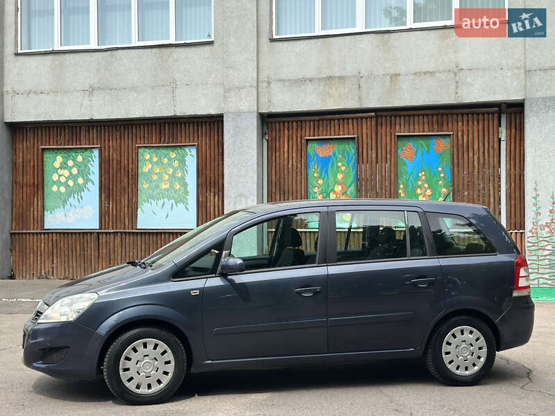 Минивэн Opel Zafira 2008 в Ровно
