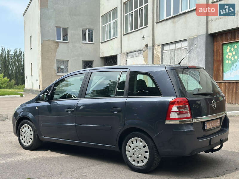 Минивэн Opel Zafira 2008 в Ровно