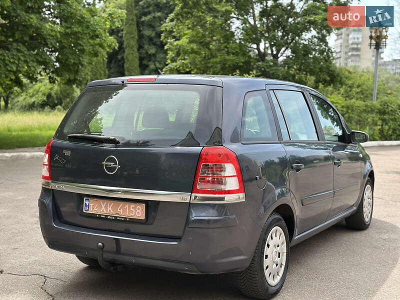 Минивэн Opel Zafira 2008 в Ровно