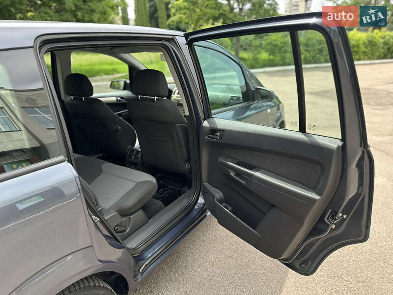 Минивэн Opel Zafira 2008 в Ровно