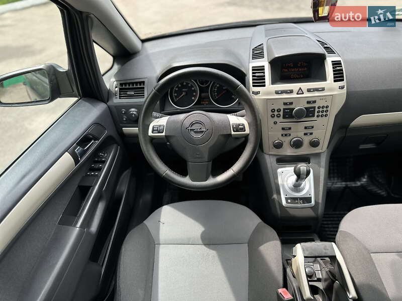 Минивэн Opel Zafira 2008 в Ровно