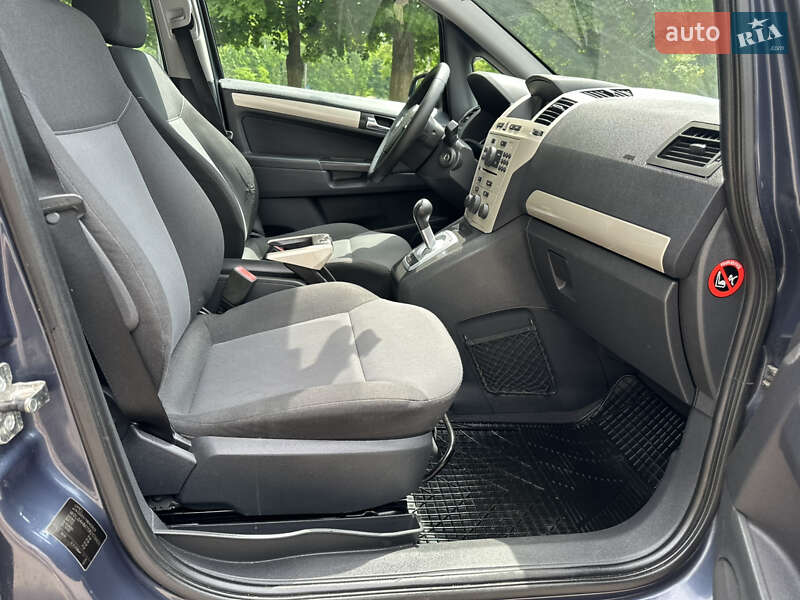 Минивэн Opel Zafira 2008 в Ровно