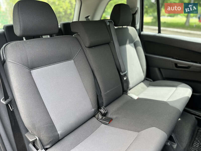 Минивэн Opel Zafira 2008 в Ровно