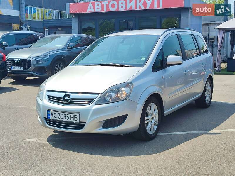 Минивэн Opel Zafira 2011 в 