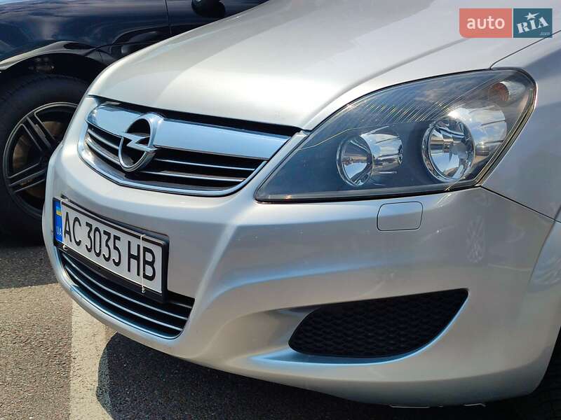 Минивэн Opel Zafira 2011 в Киеве