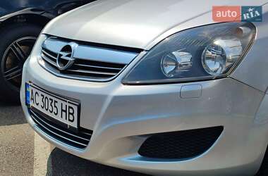 Минивэн Opel Zafira 2011 в 