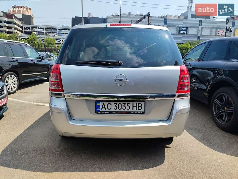 Минивэн Opel Zafira 2011 в Киеве