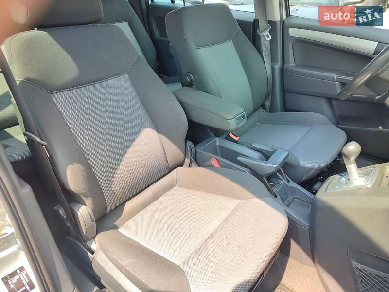 Минивэн Opel Zafira 2011 в Киеве