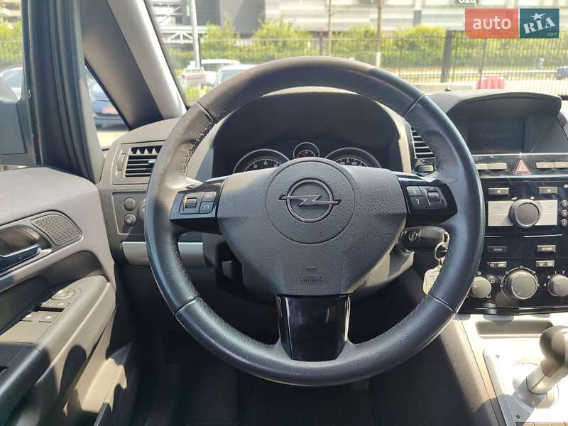 Минивэн Opel Zafira 2011 в Киеве