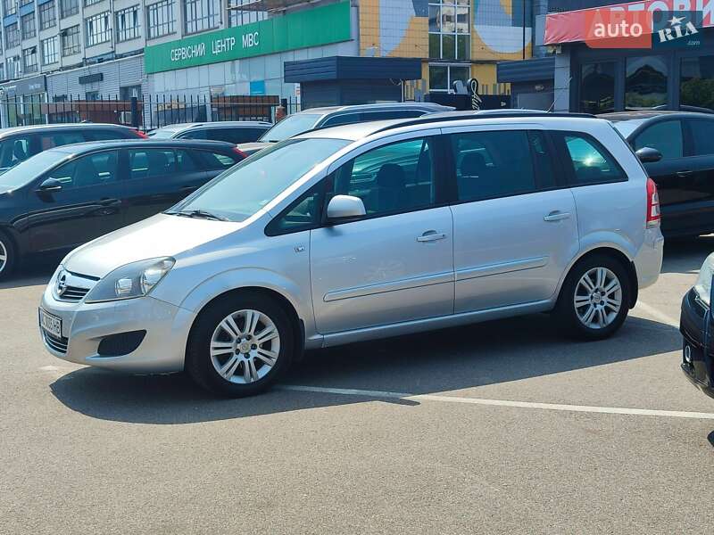 Минивэн Opel Zafira 2011 в Киеве