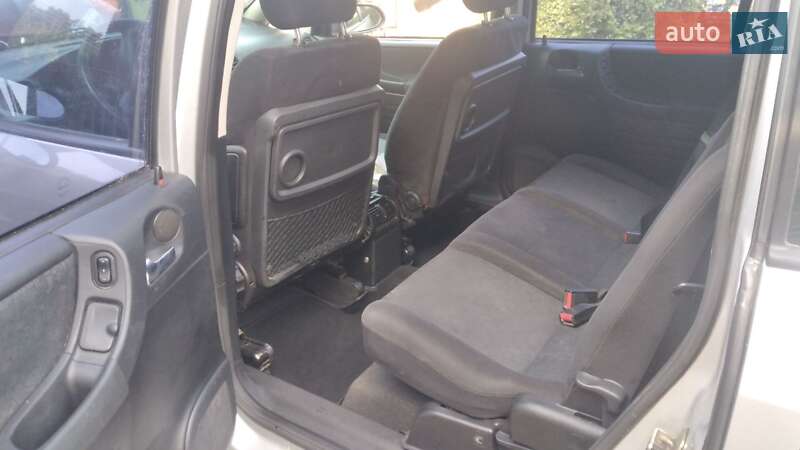 Мінівен Opel Zafira 2000 в Ужгороді