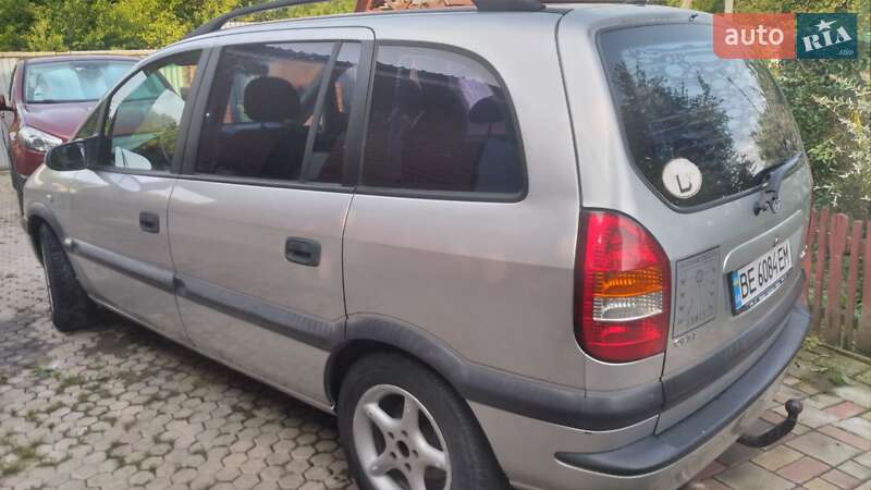 Мінівен Opel Zafira 2000 в Ужгороді