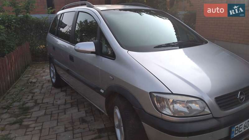 Мінівен Opel Zafira 2000 в Ужгороді