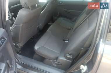 Минивэн Opel Zafira 2010 в 