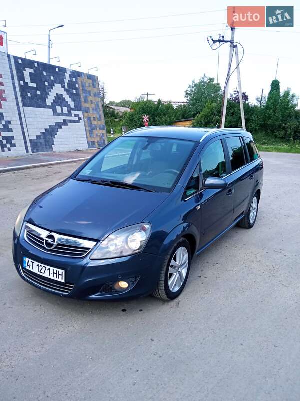Минивэн Opel Zafira 2008 в 