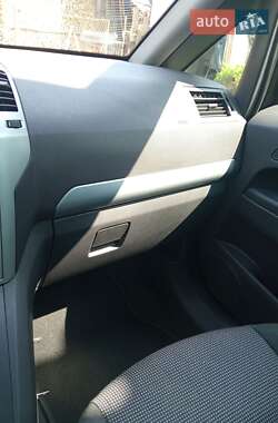 Минивэн Opel Zafira 2008 в 