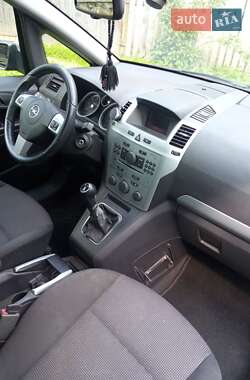 Минивэн Opel Zafira 2008 в 