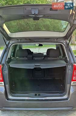 Минивэн Opel Zafira 2010 в 