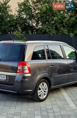 Минивэн Opel Zafira 2010 в 