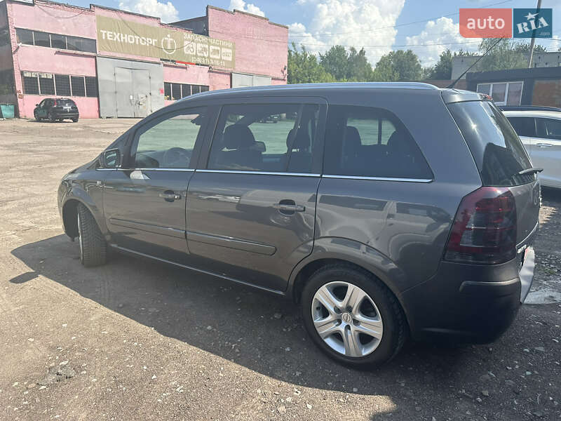 Минивэн Opel Zafira 2010 в Нежине