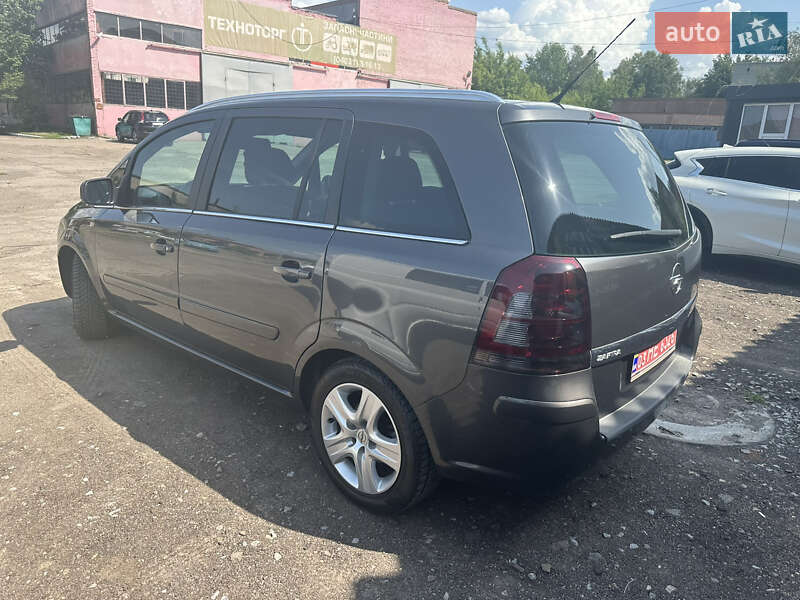 Минивэн Opel Zafira 2010 в Нежине