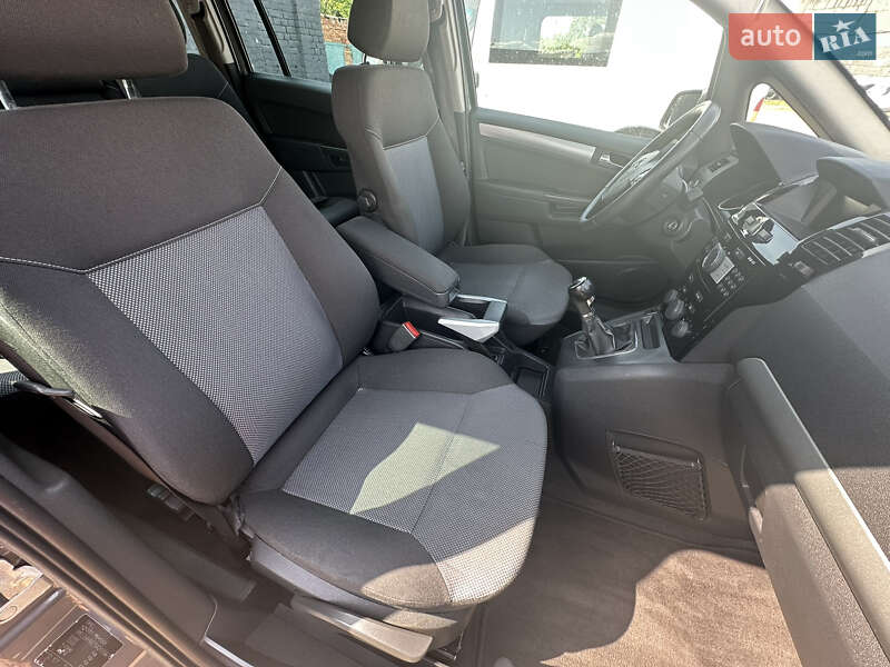 Минивэн Opel Zafira 2010 в Нежине