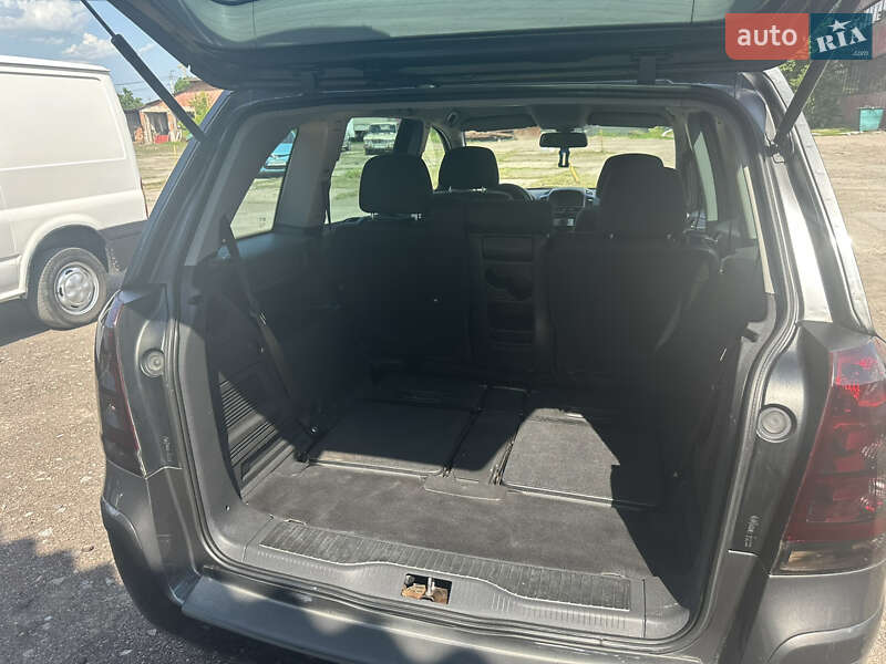 Минивэн Opel Zafira 2010 в Нежине