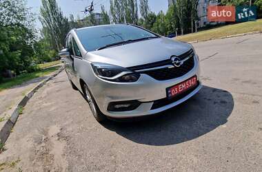 Минивэн Opel Zafira 2018 в 