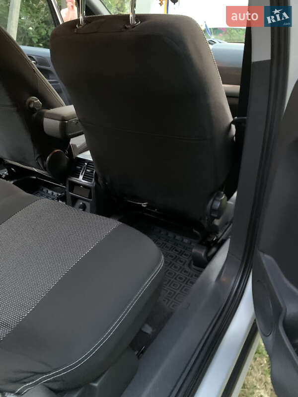 Минивэн Opel Zafira 2008 в Золочеве фото 16 Минивэн Opel Zafira 2008 в Золочеве