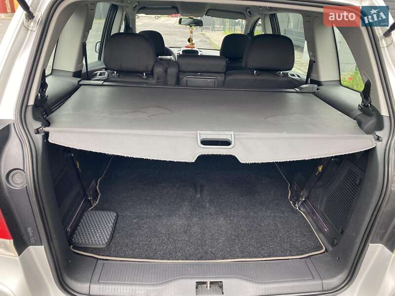 Минивэн Opel Zafira 2011 в Луцке