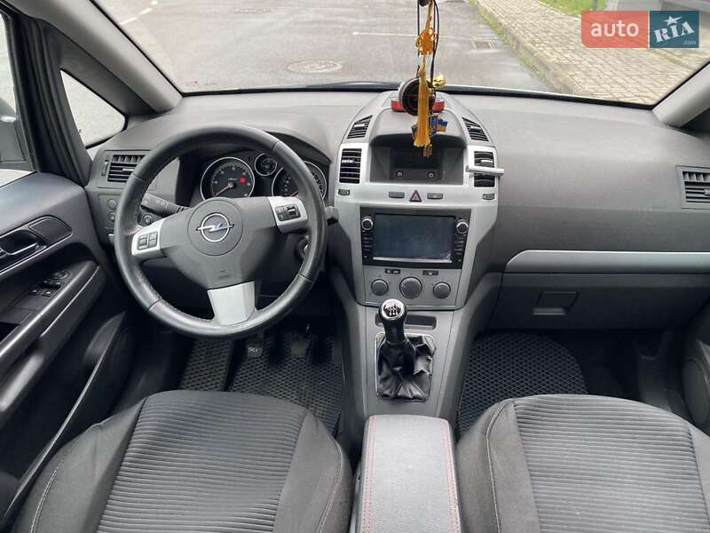 Минивэн Opel Zafira 2011 в Луцке