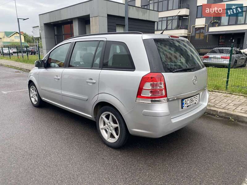 Минивэн Opel Zafira 2011 в Луцке