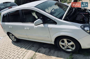 Минивэн Opel Zafira 2010 в 