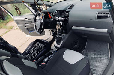 Минивэн Opel Zafira 2010 в 